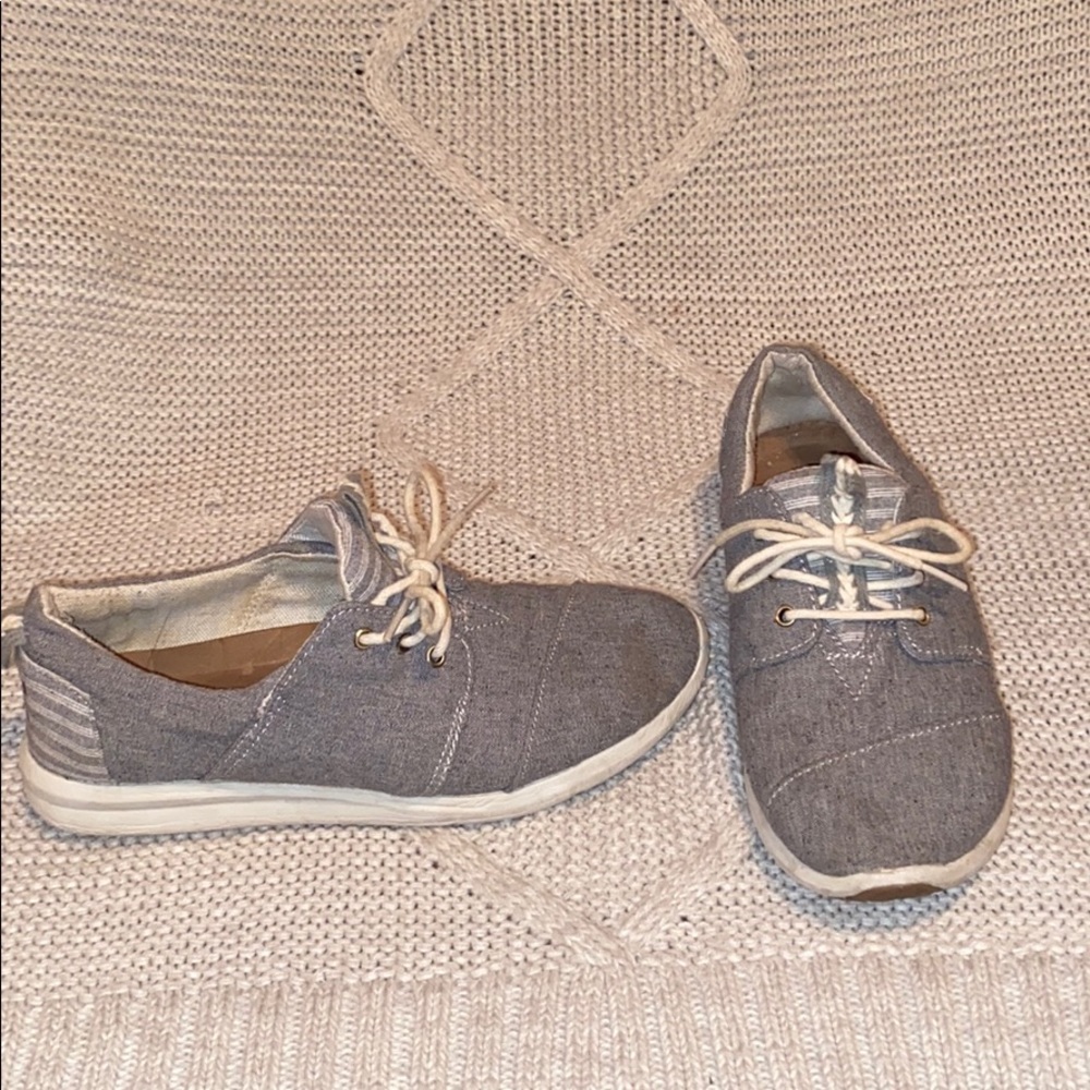 Gray with white detailing Toms tennis shoes